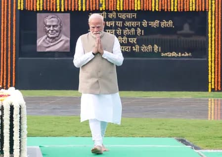 पीएम मोदी ने अटल बिहारी वाजपेयी को किया नमन, बोले- देश कभी उनका योगदान नहीं भूलेगा