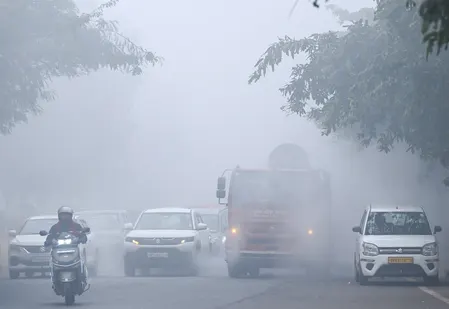 एनसीआर में वायु प्रदूषण ने तोड़ा कई दिनों का रिकॉर्ड, एक्यूआई 500 के करीब, ग्रैप-4 नियम हैं लागू
