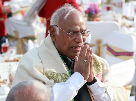 खड़गे का यू-टर्न: बयान पर माफी, कहा गुजरातियों को ठेस पहुंचाना उद्देश्य नहीं