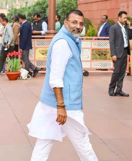 निशिकांत दुबे ने 1978 में इंदिरा गांधी को निकाले जाने का किया जिक्र, मूल प्रस्ताव के जरिए राहुल गांधी की सदस्यता खत्म करने की मांग