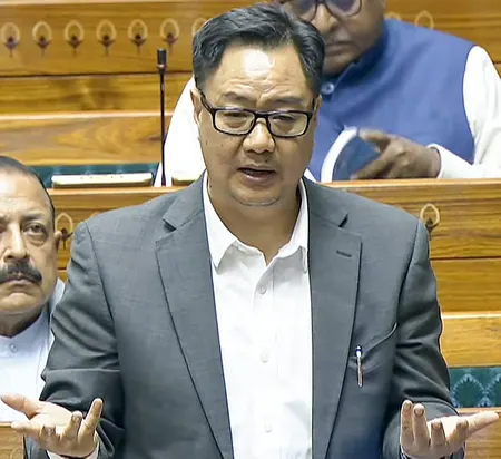 लोकसभा में कांग्रेस के हंगामे पर किरेन रिजिजू की तीखी प्रतिक्रिया, बोले- क्या एक आदमी पूरे देश का महाराजा है