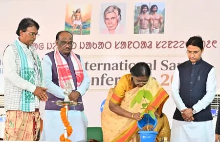 राष्ट्रपति द्रौपदी मुर्मु 9वें अंतरराष्ट्रीय संथाल सम्मेलन में शामिल हुईं