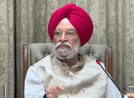 अंतरराष्ट्रीय अस्थिरता के बीच आम जनता को राहत: पेट्रोल-डीजल के दाम स्थिर रखे गए — हरदीप सिंह पुरी
