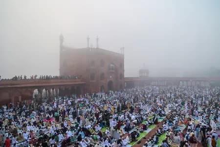 जामा मस्जिद में अदा हुई ईद-उल-फितर की नमाज, देश में अमन-चैन और भाईचारे की दुआएं
