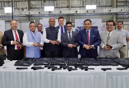 अदाणी डिफेंस की बड़ी उपलब्धि: सेना को 2,000 स्वदेशी ‘प्रहार’ LMG सौंपी