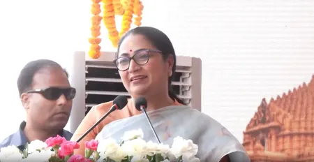सीएम रेखा गुप्ता ने 1400 श्रद्धालुओं की सोमनाथ ट्रेन को दिखाई हरी झंडी