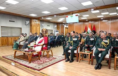 द्रौपदी मुर्मु ने सेना के प्रशिक्षण कमान मुख्यालय का किया दौरा
