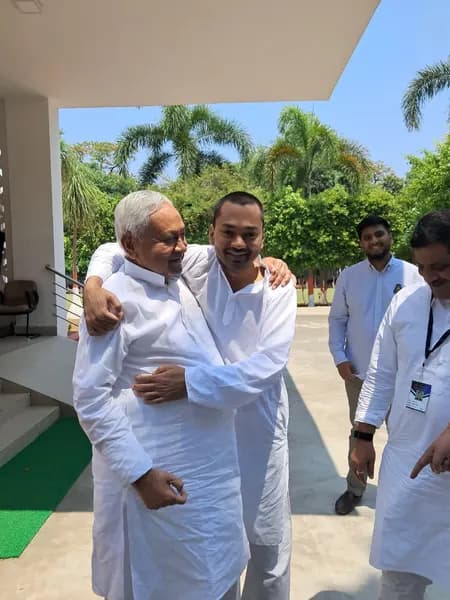 बिहार राजनीति में नई एंट्री, निशांत कुमार आज ले सकते हैं मंत्री पद की शपथ