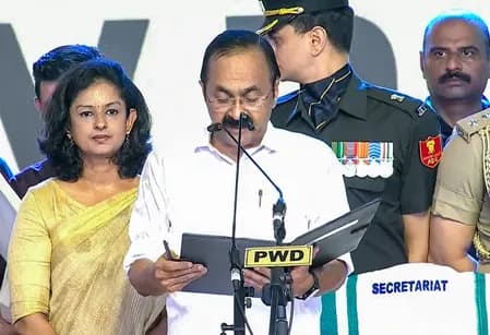 वीडी सतीशन ने ली केरलम के मुख्यमंत्री पद की शपथ, 20 विधायक कैबिनेट में शामिल