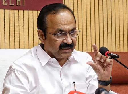 केरल विधानसभा में श्वेत पत्र पर हंगामा, सतीशन और पिनाराई विजयन के बीच हुई तीखी बहस