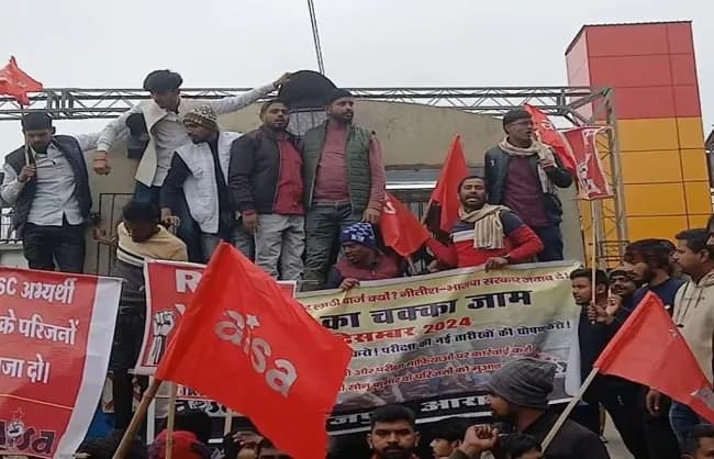 बिहार : बीपीएससी अभ्यर्थियों के समर्थन में लेफ्ट-राजद ने राेकी ट्रेनें