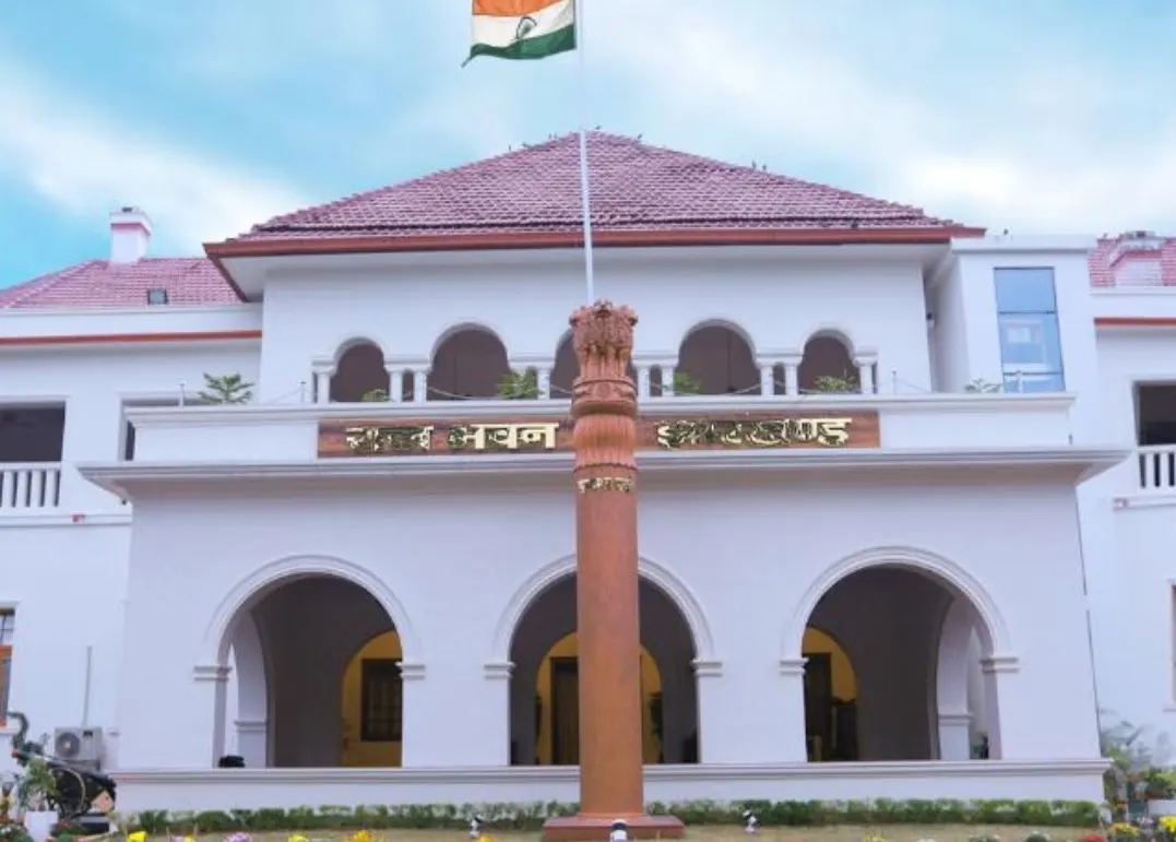 गठबंधन दल के विधायक और मुख्यमंत्री पहुंचे राजभवन