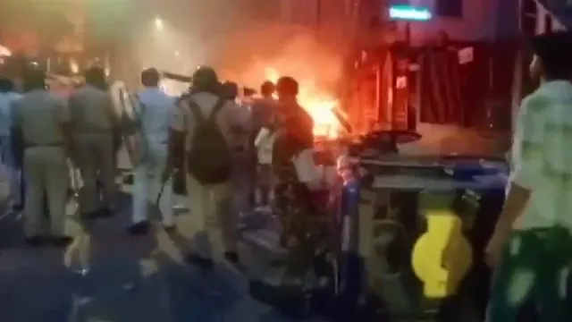 हावड़ा में शिवपुर के काजीपाड़ा इलाके में पुलिस तैनात
