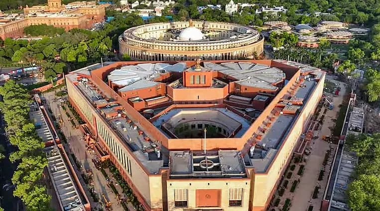 संसद भवन परिसर में फर्जी आधार कार्ड से तीन लोगों ने की घुसने की कोशिश, गिरफ्तार