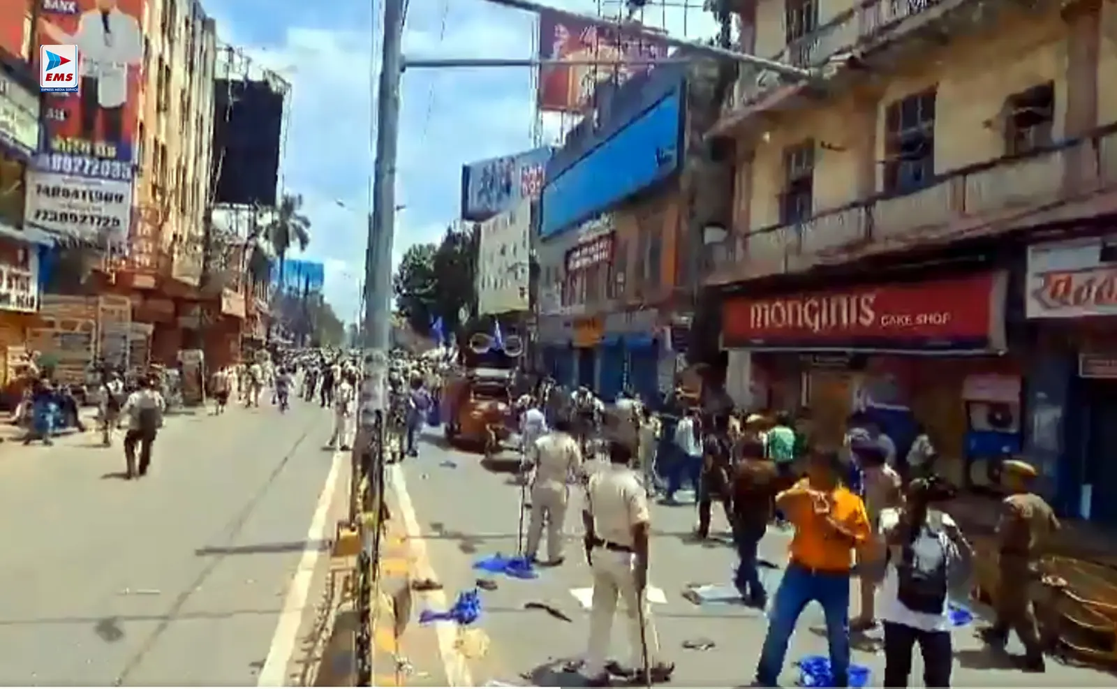 प्रदर्शनकारी समझ एसडीओ पर चला गया डंडा