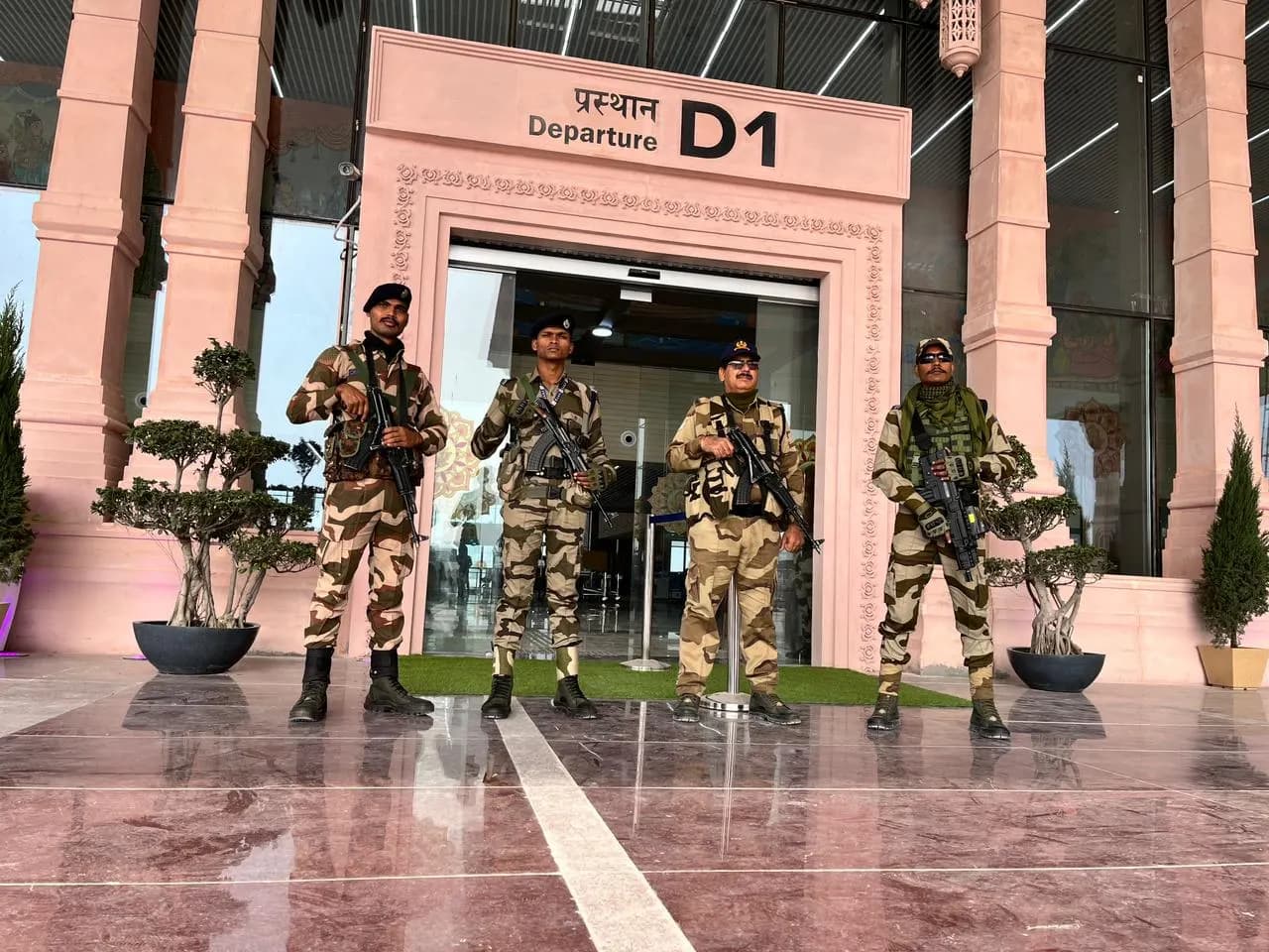सीआईएसएफ ने महर्षि वाल्मिकी अंतराष्ट्रीय हवाई अड्डा, अयोध्या धाम की सुरक्षा अपने हाथो में ली