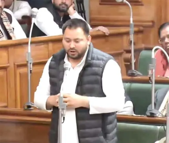 सीएम नीतीश ने एक कार्यकाल में तीन बार शपथ लेकर बनाया इतिहास, बधाई देते हैं : तेजस्वी यादव