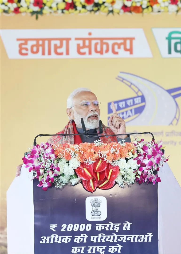 आजादी के बाद कुछ नेताओं ने सिर्फ अपनी गरीबी दूर की - मोदी