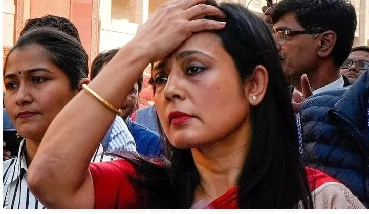 महुआ मोइत्रा ने खाली किया बंगला