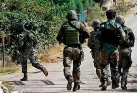 पुलवामा के निहामा में सुरक्षाबलों और आतंकियों के बीच मुठभेड़ शुरू