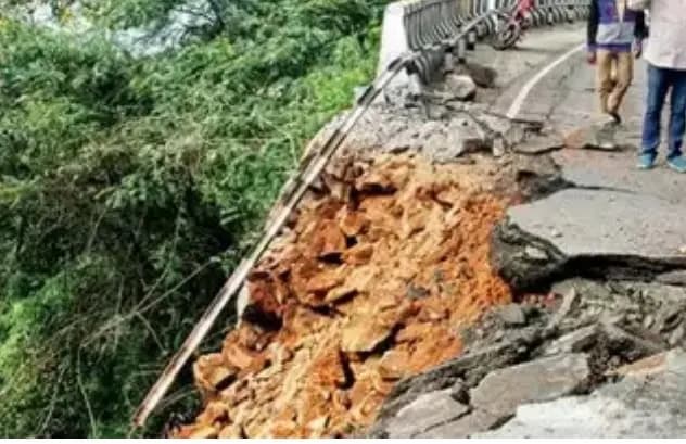 आंध्र प्रदेश के विजयवाड़ा में तेज बारिश के बीच भूस्खलन, 4 की मौत, 9 घायल