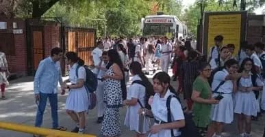 दिल्ली के 40 से ज्यादा स्कूलों को  बम से उड़ाने की धमकी