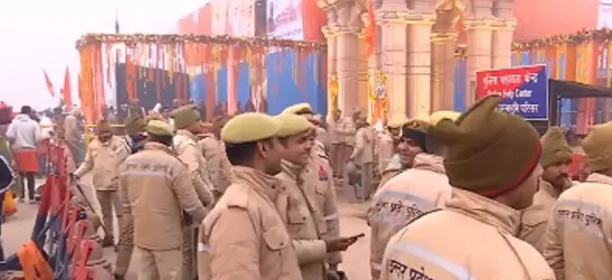 अयोध्याधाम में रामलला के दर्शन शुरू, पांव रखने को जगह नहीं, वाटर मेट्रो के शाम तक पहुंचने की संभावना