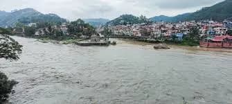 देशभर में भारी बारिश का कहर: हिमाचल में बादल फटा, मध्यप्रदेश-राजस्थान में बाढ़ जैसे हालात; 12 जिलों में स्कूल बंद