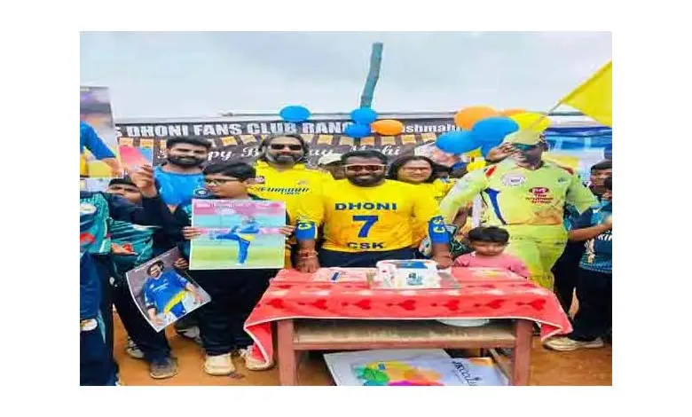 Fans celebrated birthday outside the house of legend