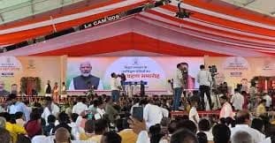 पटना में NDA का शक्ति प्रदर्शन, मंच पर पहुंचे पीएम नरेंद्र मोदी; BJP के 14 और JDU के 13 नेता लेंगे मंत्री पद की शपथ