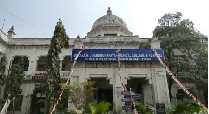 परीक्षा केंद्र में बिगड़ी दो परीक्षार्थियों की तबयत, अस्पताल से दी परीक्षा