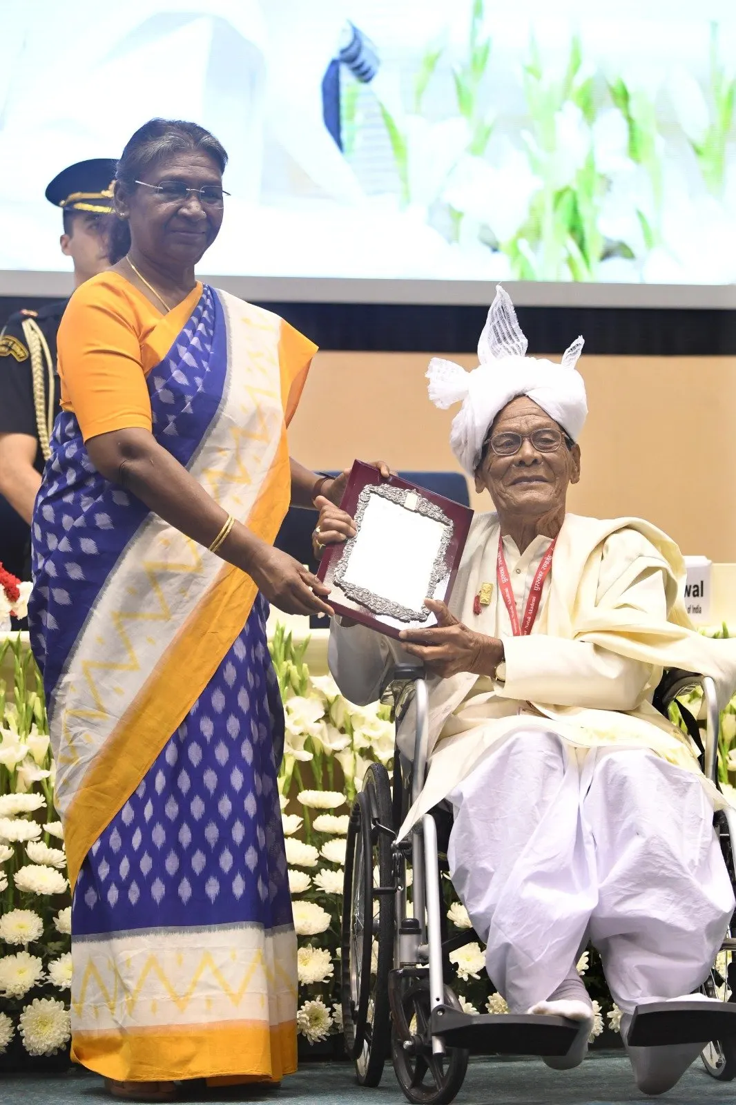 हमारी परंपरा में कला एक साधना है, एक संजीवनी है, सत्य की खोज का माध्यम - द्रौपदी मुर्मू