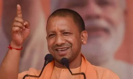 योगीराज में बदहाल हुई संविदा कर्मियों की जिंदगी, नहीं कोई सुनवाई! योगी सिर्फ छवि चमकाने में जुटे