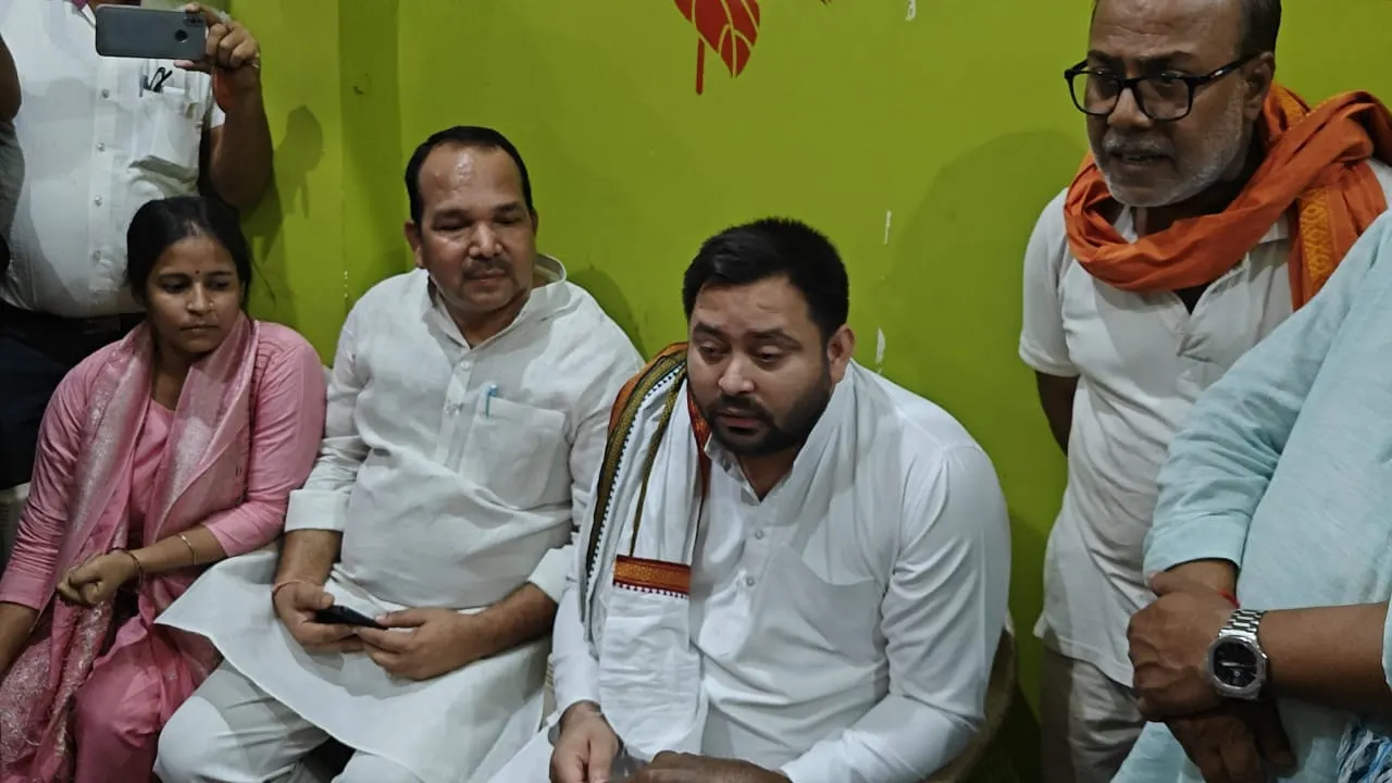 नेता प्रतिपक्ष तेजस्वी यादव ने व्यवसायी के परिवार से की मुलाकात, न्याय का दिया भरोसा