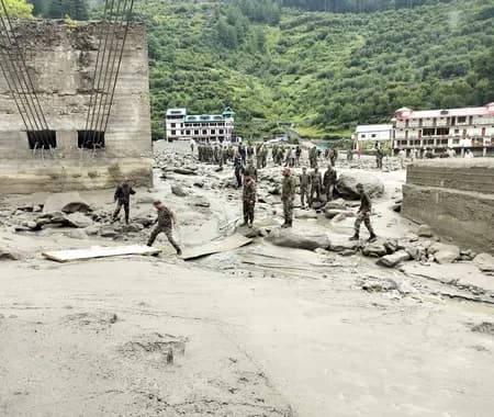 धराली त्रासदी में बचे लोगों ने बताई आपबीती, अस्पताल में भर्ती मरीज बोला- नहीं जानता मैं कैसे बचा