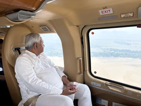 नीतीश कुमार ने बाढ़ प्रभावित जिलों का किया हवाई सर्वेक्षण, अधिकारियों को दिए निर्देश