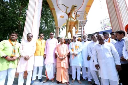 सीएम योगी ने दी पूर्व पीएम अटल बिहारी को श्रद्धांजलि, वीरांगना अवंतीबाई लोधी को किया नमन