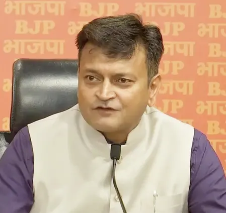 'बिहार चुनाव में महागठबंधन को एनडीए का मुक्का पड़ेगा', राहुल गांधी की यात्रा पर अजय आलोक का तंज