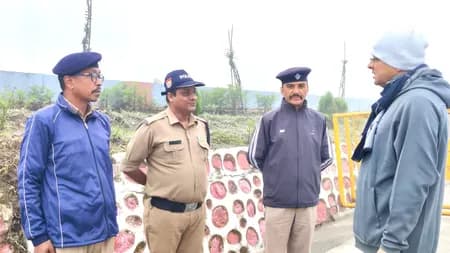 उत्तराखंड : भराड़ीसैंण में तैनात सुरक्षाकर्मियों से मिले सीएम धामी, उनके काम को सराहा