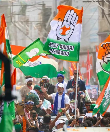 बिहार : '20 साल में विकास' को लेकर कांग्रेस ने पूछे सवाल, पटना में पोस्टर भी लगे