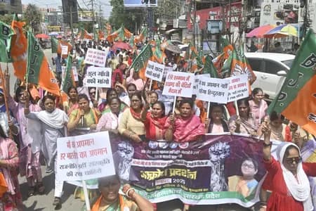 रांची में भाजपा महिला कार्यकर्ताओं का प्रदर्शन, कांग्रेस ऑफिस घेरने की कोशिश