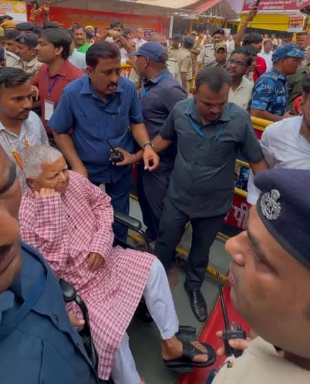 लालू यादव परिवार संग गयाजी पहुंचे, पूर्वजों की आत्मा की शांति और मोक्ष प्राप्ति के लिए किया पिंडदान