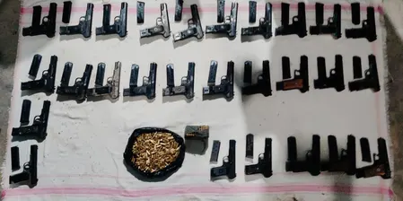पंजाब : दो हथियार तस्कर गिरफ्तार, 27 पिस्तौल और भारी मात्रा में गोला-बारूद बरामद