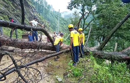 उत्तराखंड : देहरादून में बादल फटने से भारी तबाही, राहत और बचाव कार्य जारी