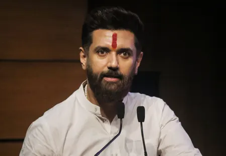चिराग पासवान ने की प्रशांत किशोर की केजरीवाल से तुलना, कहा-ऐसी ही राजनीति दिल्ली में देखी थी