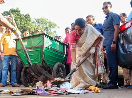 स्वच्छता को अपनी आदत में शामिल करें, दिल्ली को स्वच्छ और सुंदर बनाएं : रेखा गुप्ता