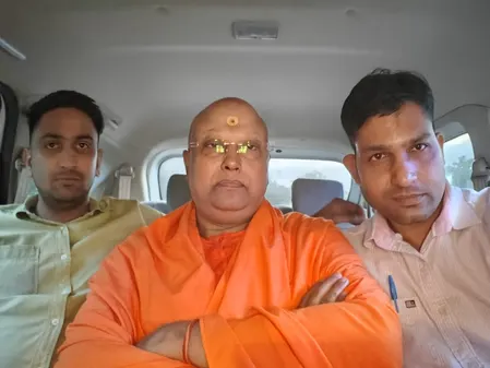 दिल्ली: यौनशोषण मामले में गिरफ्तार बाबा चैतन्यानंद के मोबाइल से मिले कई लड़कियों के स्क्रीनशॉट्
