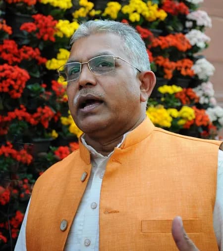 उत्तरी बंगाल बाढ़ में डूब रहा है और सीएम ममता बनर्जी मना रही है उत्सव: दिलीप घोष