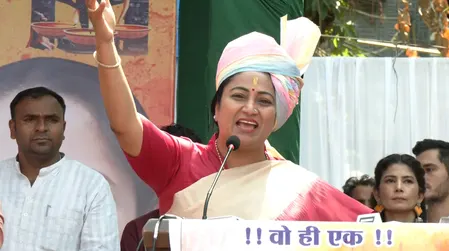दिल्ली: त्रिलोकपुरी के वाल्मीकि मंदिर के पुनर्निर्माण के लिए 1 लाख रुपये देने की घोषणा