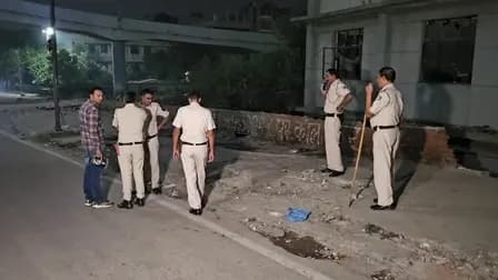 दिल्ली : शास्त्री पार्क रेड लाइट चौक पर गोलीबारी, एक की मौत, दूसरा घायल